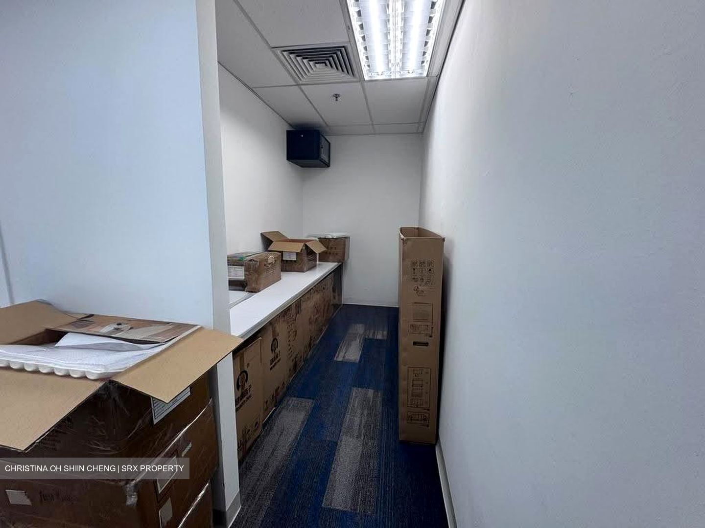 Moreton Logistics Centre (D5), Office #628916561
